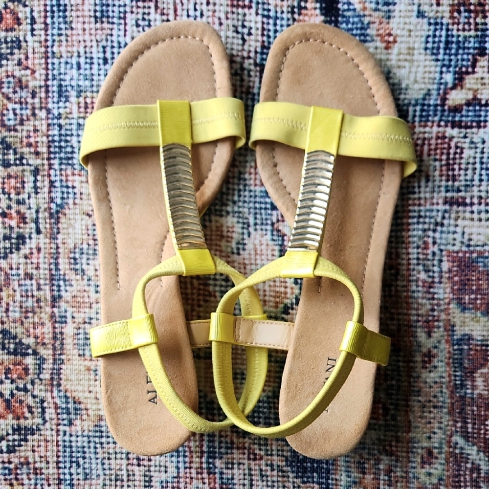 ALFANI | Bright Wedge Sandals - Picture 2 of 9